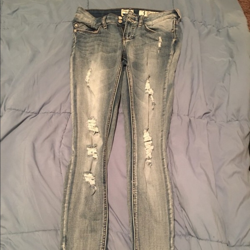Distressed skinny jeans